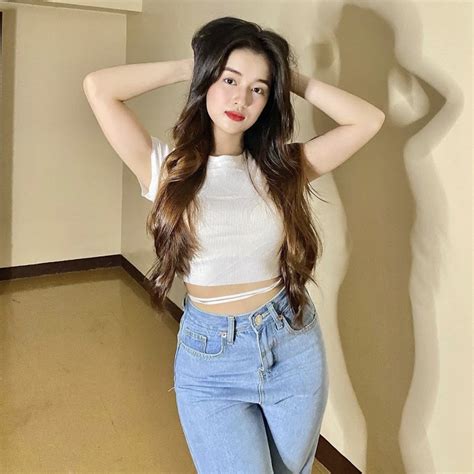 Asia Shimizu .